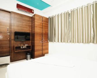 Hotel Elegance - Mumbai - Bedroom
