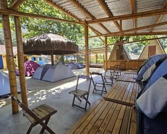 Raio de Sol pousada & camping - אנגרה דוס רייס - פטיו