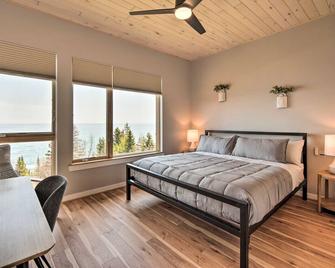Tofte Lakefront 2br | Pet Friendly | Beach Access | Near Lutsen | Ev Charger - Tofte - Bedroom