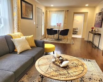 Cozy Contemporary 2BR with sofa bed in the office - Seattle - Sala de estar