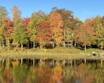 Cozy 3-bedroom/3 Bathroom secluded house on the shore of Moose Lake - Blackduck - Outdoors view