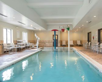 Holiday Inn Express & Suites New Philadelphia By IHG - New Philadelphia - Bazén