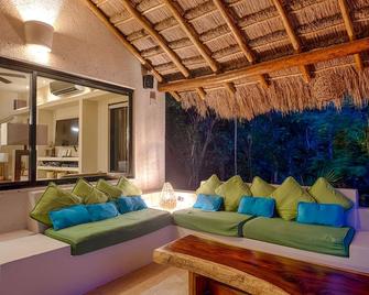 Private Villa w/Pool Heat option Near Akumal/Tulum 10% Special Discount. - Akumal - Living room