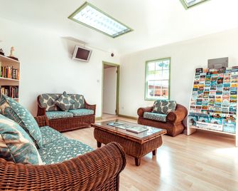 Worthing Court Apartment Hotel - บริดจ์ทาวน์ - ห้องนั่งเล่น