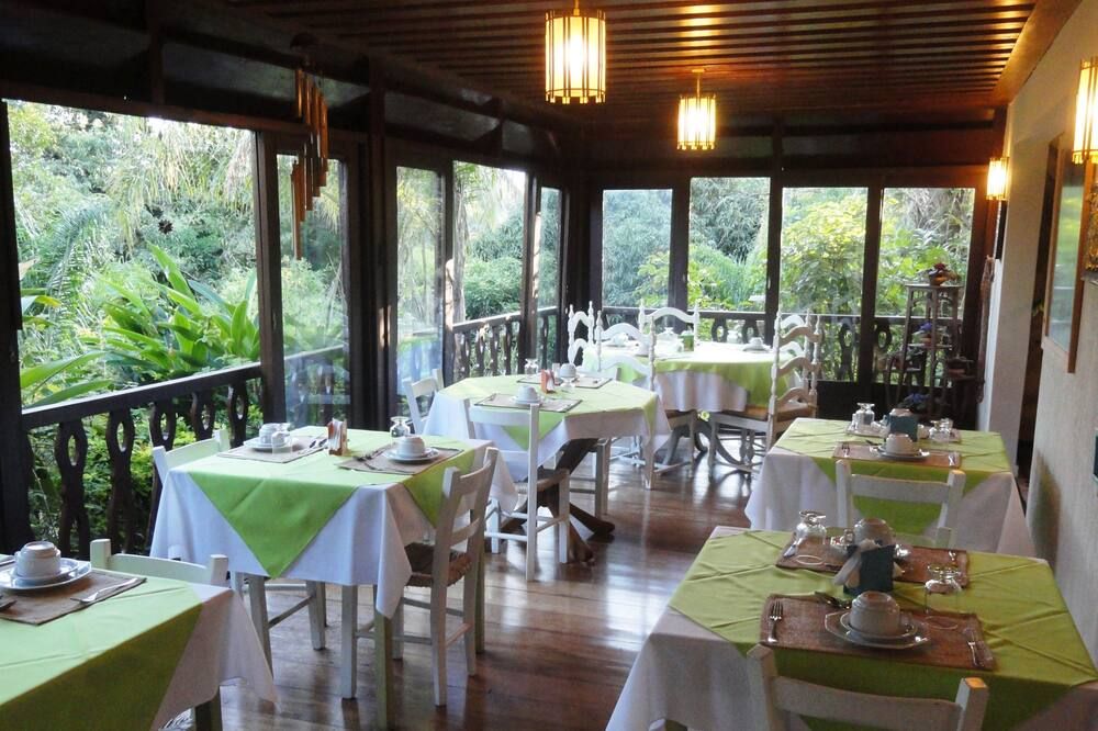 بوزادا برايا دو كورال - إلهابيلا - مطعم