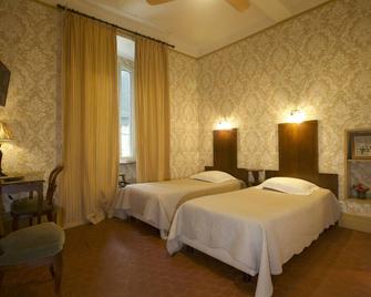 Hotel Central Bastia - Bastiya - Yatak Odası
