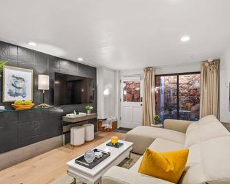 Aspen Mountain Condominiums 1C - Aspen - Living room