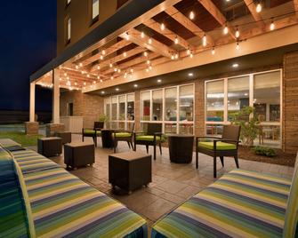 هوم2 سويتس باي هيلتون رونوك، فيرجينيا - روانوكي (فيرجينيا) - مبنى