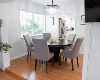 Fullerton Gem: Spacious 3br House W/ Garage & Fenced Yard/Patio P56 - Fullerton - Dining room