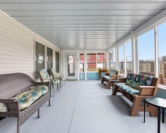Large Space, Comfy and Spacious - Byron Center - Living room