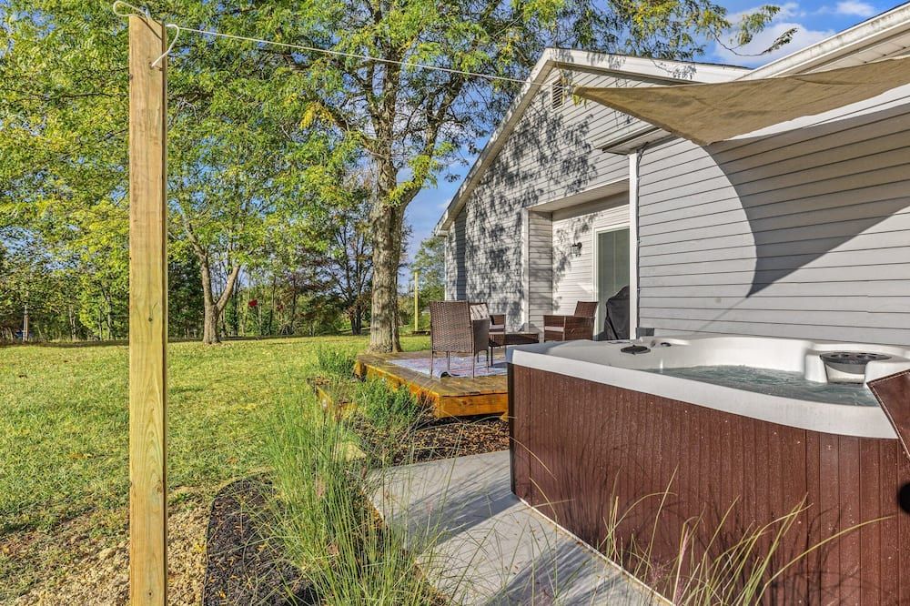 The Luxe/ Hot Tub/ On Bright Leaf Golf Course - Harrodsburg