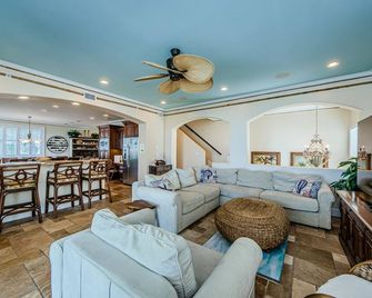 Exclusive Aqua Escape - Indian Rocks Beach - Living room