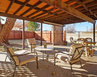 Quartz Hill Lancaster Casita - Lancaster - Patio