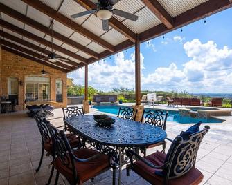 Experience Vista Grande: 4600 sq. ft. of Luxury, Private Pool, and City Views - Helotes