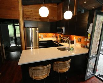 Charming Beach House - 3 Blocks from Private Middlesex Beach - Bethany Beach - Kitchen