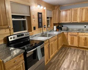2 Bedroom Cottage - Adirondack Basecamp - Tupper Lake - Kitchen