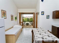 Bilocale con terrazzo in centro a Sirolo - S076 - Sirolo - Bedroom