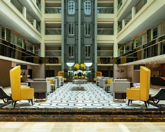 Four Points by Sheraton Production City, Dubai - Dubai - Lounge