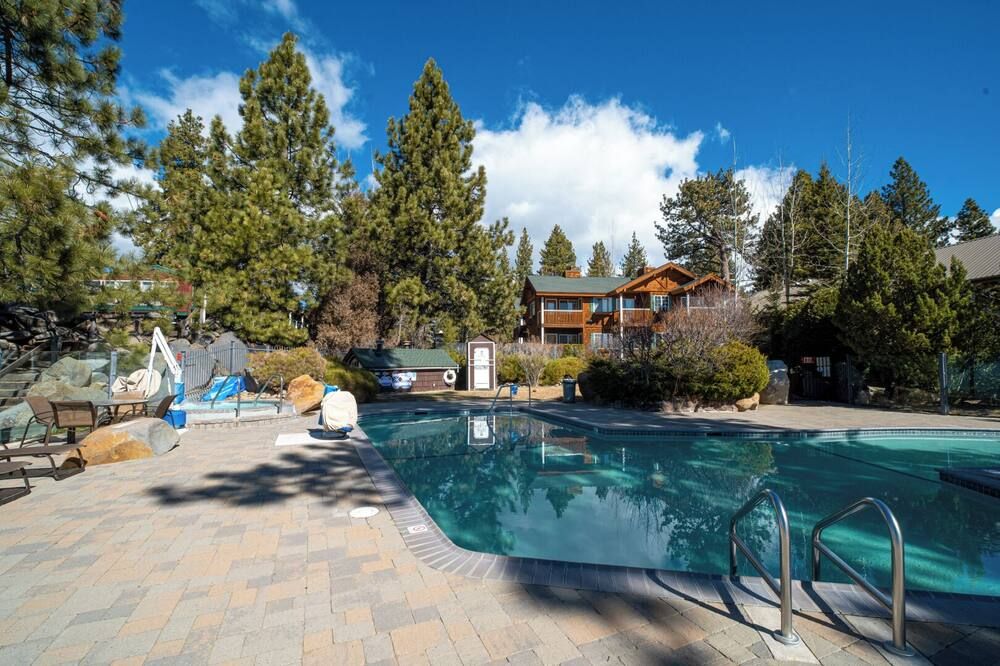 Comfort and Convenience! Free Parking, Outdoor Pool, Spa Tub! - Tahoe Vista - Piscine