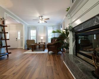 15 Min from UNC 3brd - Carrboro - Living room