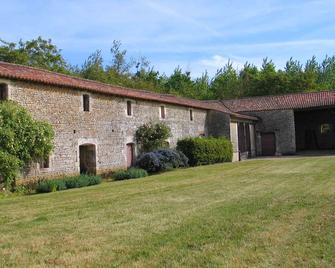Sainte Hermine: Outstanding mansion of 16th century - Sainte-Hermine - Bâtiment