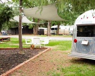 Rim Camp Vintage Airstream - Pinetop-Lakeside - Patio