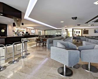 أوتل سون ماتياس بيتش - للبالغين فقط - بالما نوفا - بار