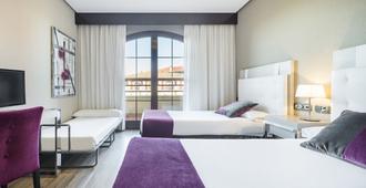 Hotel Ilunion Golf Badajoz - Badajoz - Bedroom