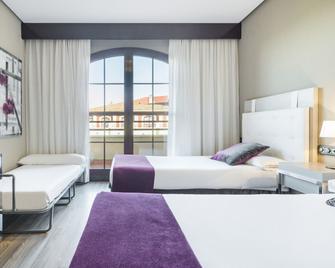 هوتل إيليونيون جولف باداجوز - بطليوس - غرفة نوم