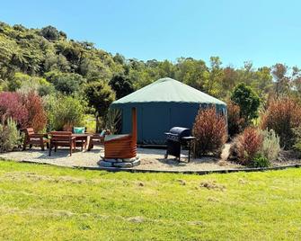 Pā Tōrea Beach Stay - Collingwood - Patio
