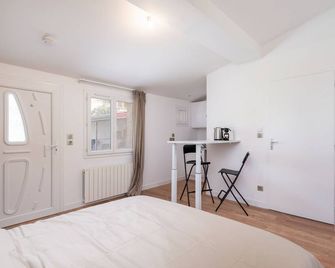 Lumignons Lyonnais - Doua - Villeurbanne - Camera da letto