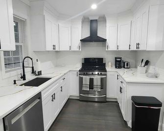 Luxury Lake house - Gardner - Kitchen