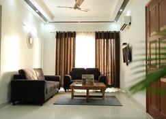 Lime Tree Luxury 3Bhk Serviced Apartment - Gurugram - Living room