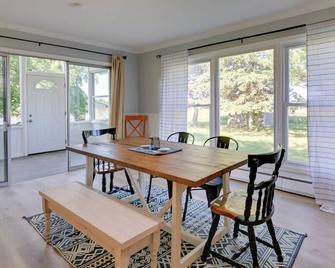 Lexington Home with Sunroom about 1 Mi to Lake Huron! - Lexington - Comedor