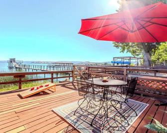 Lake Days & Game Nights 5br Upper Lake - Upper Lake - Balkon