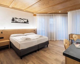 Hotel Olimpia - קורטינה ד'אמפצו - חדר שינה