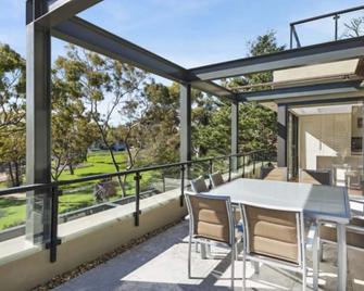 Edge luxury apartment - Close to beach - Avoca Beach - Balkon