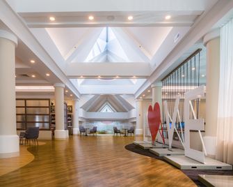 Holiday Inn Newport News - Hampton By IHG - ניופורט ניוז - לובי