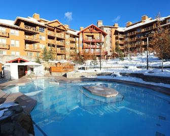 Right On The Hill!! Top Floor 2bed-2bath Ski In/Out Condo Beside Main Chair Lift - Panorama - Pool
