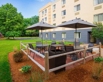 Fairfield by Marriott Inn & Suites Raynham Middleborough/Plymouth - Middleboro - Innenhof