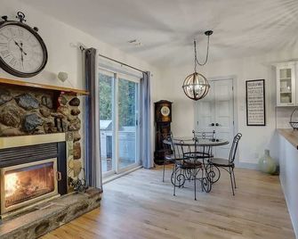 Lakeside Lovering - Spa - Le Carpe Diem - Ayer's Cliff - Salle à manger