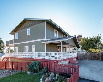 Northern Daylights 1 Bedroom Home by RedAwning - White Salmon - Building