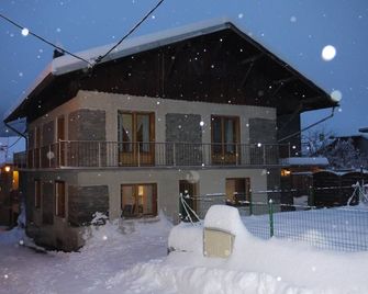 Charming 3-bedroom chalet in Bozel, two minutes from the HighStreet - Bozel - Bâtiment