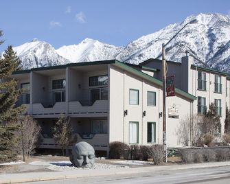 The Drake Inn - Canmore - Building