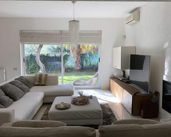 Villa Ines Con Piscina Sud Sardegna - Capoterra - Sala de estar