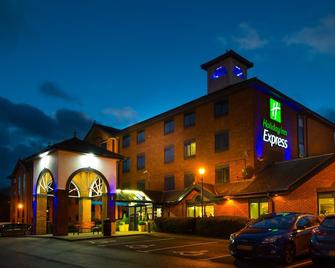 Holiday Inn Express Stafford - Stafford - Gebäude