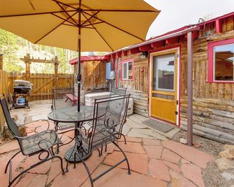 1 Mi to Grand Lake: Pet-Friendly Cabin w/ Grill! - Grand Lake - Patio