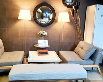 Js Boutique Hotel - Hwaseong - Living room