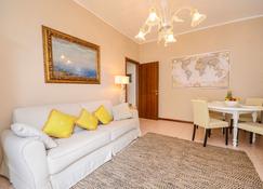 In A Strategic Location Where You Can Breathe The Essence Of The City Of Love! - Verona - Sala de estar