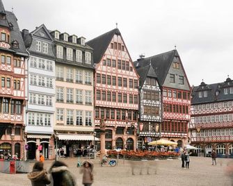 Plaza Hotel & Living Frankfurt - Fráncfort - Vista del exterior